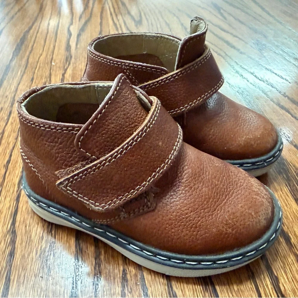 Johnston & Murphy Boys' McGuffey Leather Hook-and-Loop Chukka Boots Toddler 5